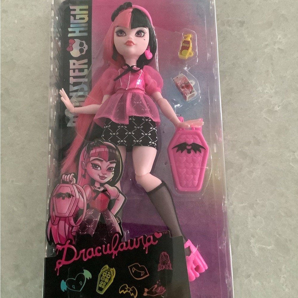 Monster High Draculaura Doll with Pink and Black Outfit